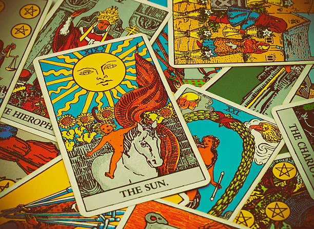 Tarot atau Garis Tangan